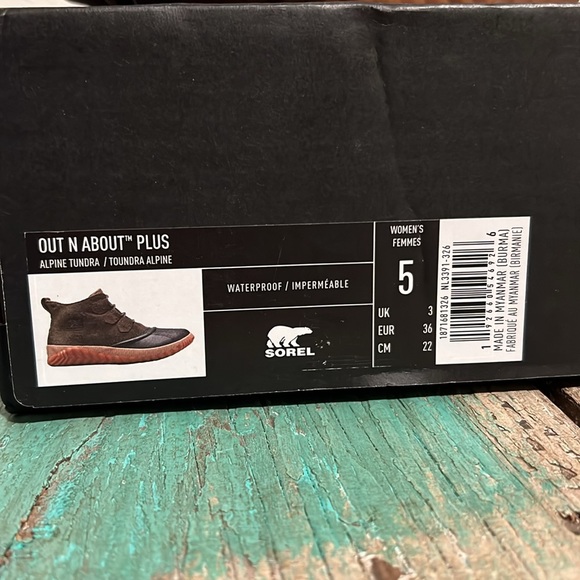 Sorel Women’s Boots - Picture 2 of 4